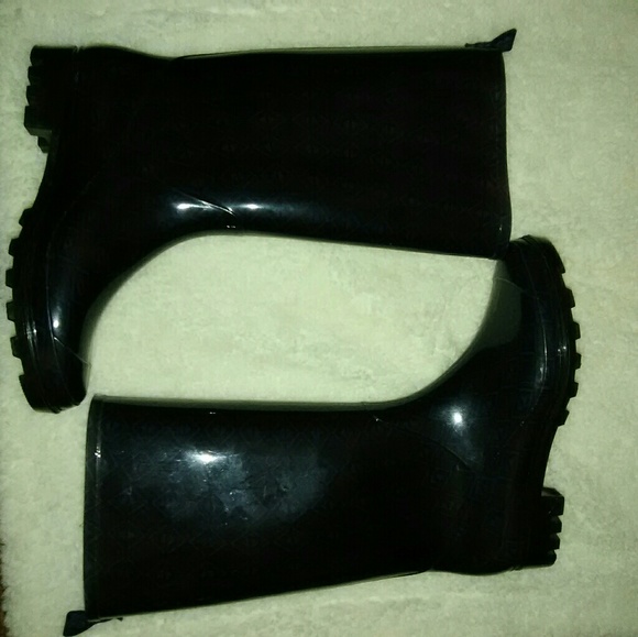 Boots - Picture 2 of 4